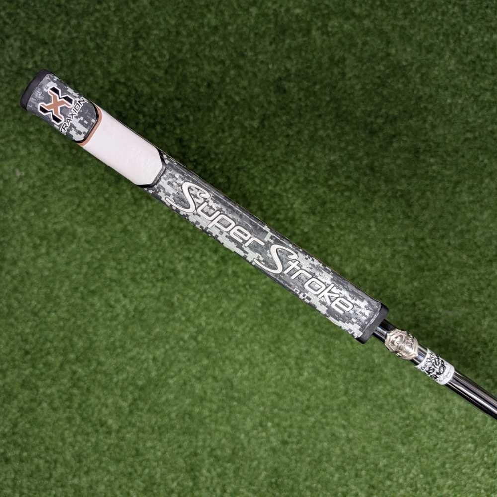 SUPERSTROKE FATSO CENTER PUTTER - 33" with SuperStroke Traxion Flatso 1.0 Digi Camo